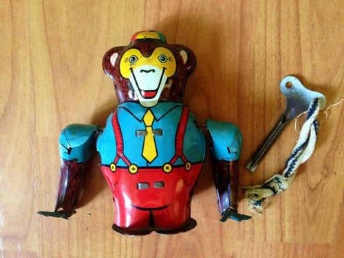 Singe acrobate ancien - jo,