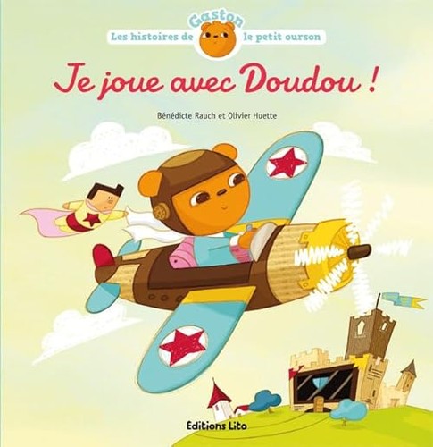 Gaston joue avec doudou - -,