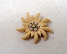 Broche ancienne en galalithe -