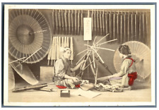 Japon, Fabrique de parapluies en papier  Vintage albumen print.  Tirage albumi