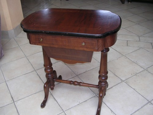Meuble type travailleuse - type,