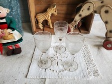 3 anciens petits verres a pied