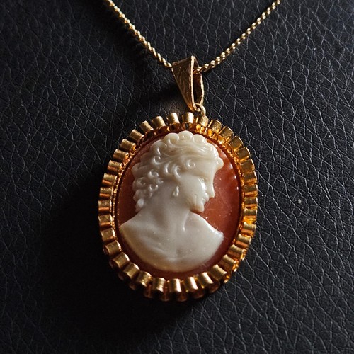 Collier médaillon camée