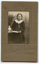 Portrait jeune fille livre