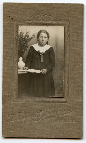 Portrait jeune fille - , livre