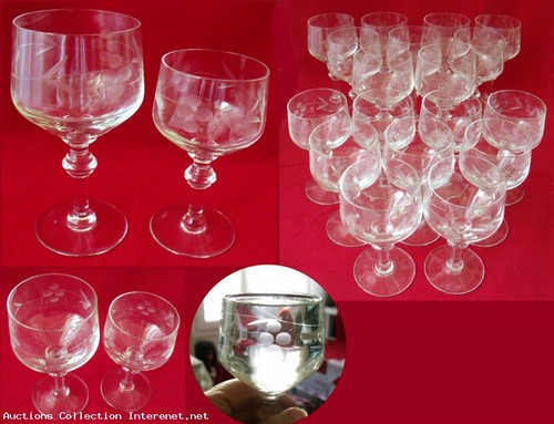Anciens verres sur pieds - , en