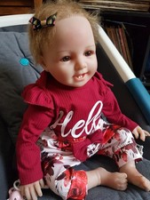 Bébé reborn avec un grand