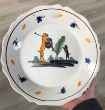 Assiette en faïence à décor