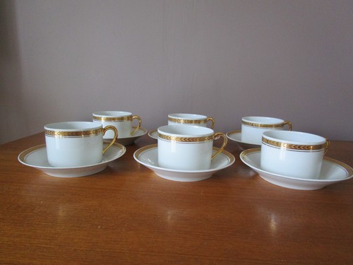 Tasses the sous - the,