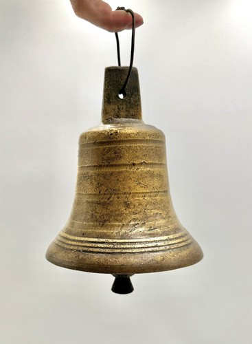 Cloche bronze marqué - en,