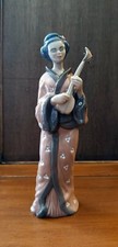 Figurine en porcelaine Casades (Espagne) – Geisha japonaise au shamisen