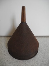 ancien entonnoir cave vignoble