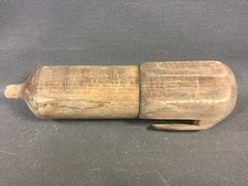 Ancien coffin en bois pour pierre à aiguiser de faux art populaire