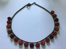 Collier rouge fushia bronze
