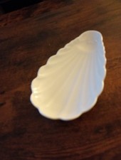 Ravier coquille en porcelaine
