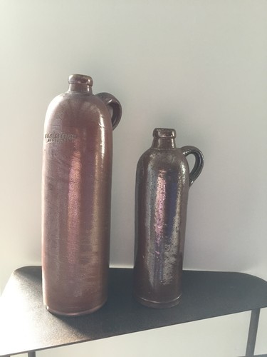Deux bouteilles tailles - de,