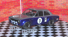 1/18 diorama de garage  CHANDELLES DE LEVAGE x 2 et 2 x rampes de voiture
