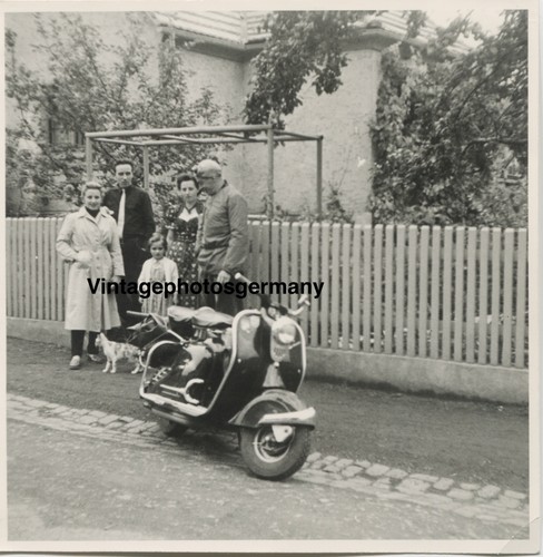 Z3916 photo 1960s vespa - photo,