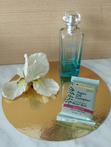 Flacon vide eau - flacon, un