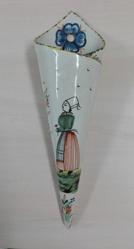 Ancien vase bouquetière mural