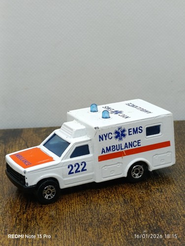 Majorette ambulance 255 - ambulance, #255