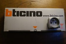 Arnould Bticino Living Tech prise 2 P+T  NT4142