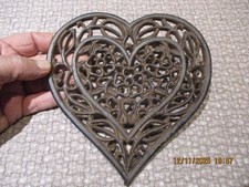 Rustique Petit dessous de Plat en Fonte au Décor Fleuri