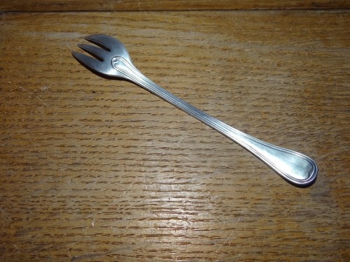 Une fourchette huitre en - à,