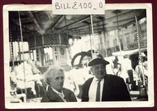 photo ancienne . Gannat . manège . chevaux de bois . Juillet 1962