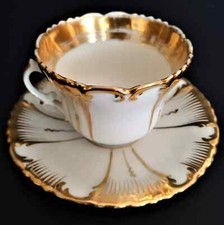 Tasse en porcelaine de Paris Vieux Paris époque XIXème décor blanc et or