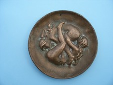 curiosa coupelle bronze 2 femmes lesbiennes tête bêche scène érotique