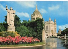 14 LISIEUX LA STATUE DE SAINTE