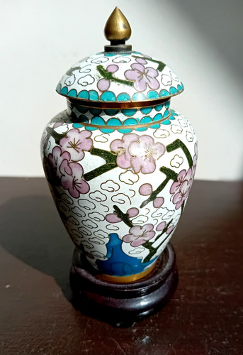 Petit cloisonné pot couvert - petit,