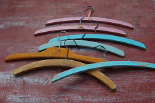 LOT DE  7 CINTRES EN BOIS