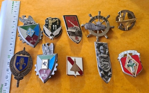 Lot insignes militaires - militaires, à