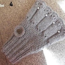 Mitaines  femme laine, cadeau , manchettes dentelle au crochet fait main.