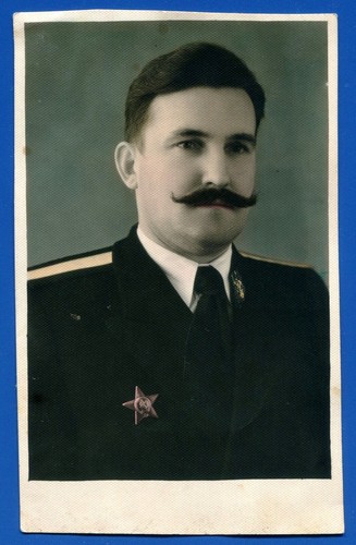 Bel homme uniforme - en,