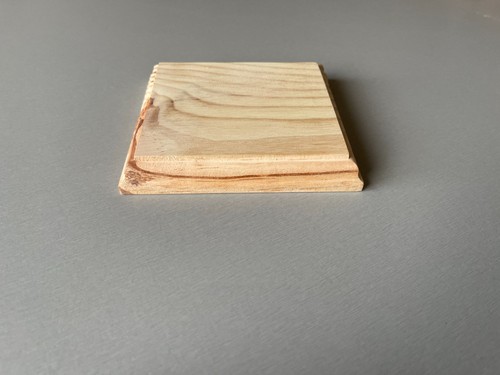 Socle carré bois brut pour - carré, en