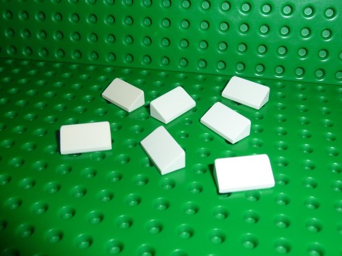 Lego white slope brick - 7,