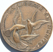 MEDAILLE EN BRONZE - LA LIBERTE SE MERITE - RETOUR DES DEPORTÉS - 46 mm - 53 g