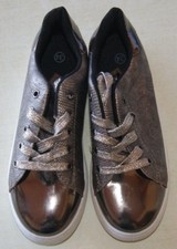 paire de baskets neuve enfant