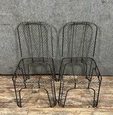 Rare paire de chaises design industriel en fer tressé vers 1980