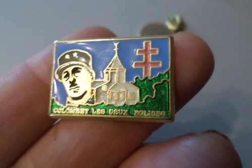 Badge pin broche croix - pin,