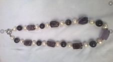 collier raffiné pierre précieuse améthyste naturelle et perle de culture