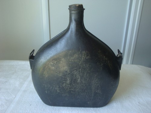 Gourde militaire armée