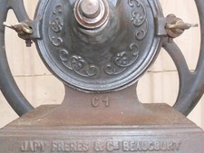 beau moulin à café blé JAPY Frères & Cie Beaucourt modèle C1 à roue ,de comptoir