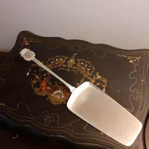 Pelle tarte modèle royal - a,