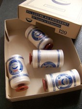 BOITE DE 4 BOBINES  DE FIL