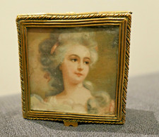 BOITE EN BRONZE CISELER DORÉ