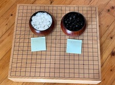 Ancien jeu de société Go en bois plateau de jeu goban avec pierres fabriqué a...